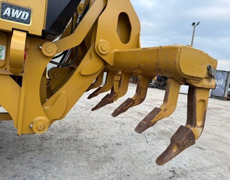 CATERPILLAR  140 AWD ***IMPECCABLE***